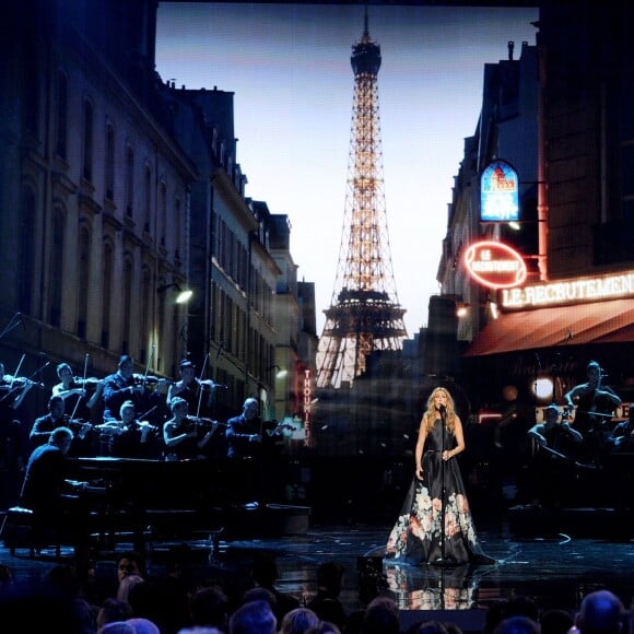 Céline Dion aux American Music Awards, au Microsoft Theater de Los Angeles, le 22 novembre 2015