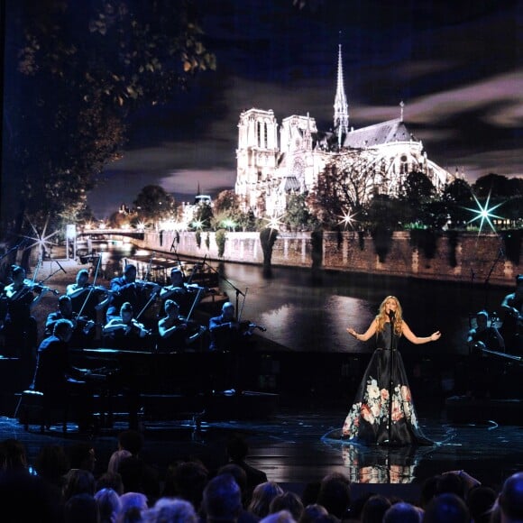 Céline Dion aux American Music Awards, au Microsoft Theater de Los Angeles, le 22 novembre 2015