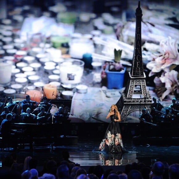 Céline Dion aux American Music Awards, au Microsoft Theater de Los Angeles, le 22 novembre 2015