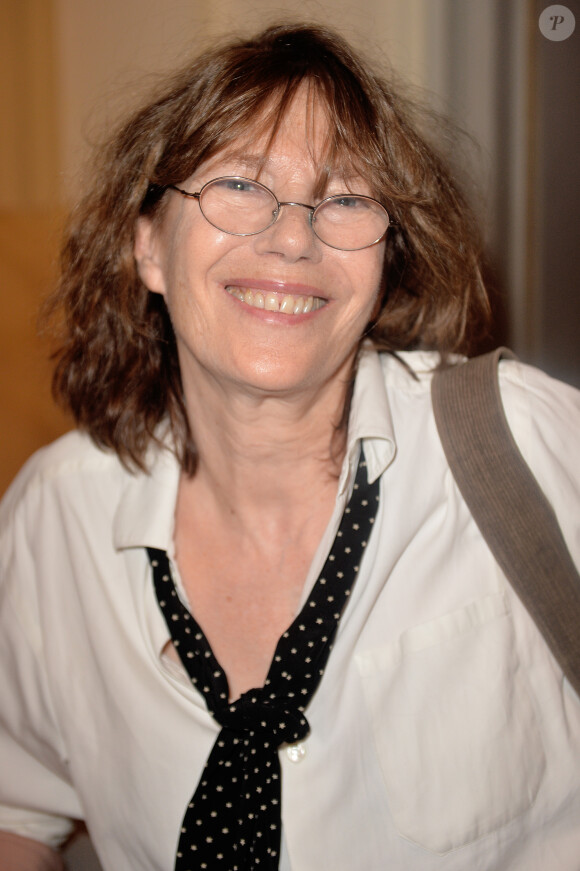 Exclusif - Jane Birkin - Cérémonie de remise d'insignes de Commandeur de l'Ordre des Arts et des Lettres à Isabella Rossellini dans le salon Roger Blin au théâtre de l'Odéon à Paris, le 30 juin 2015.