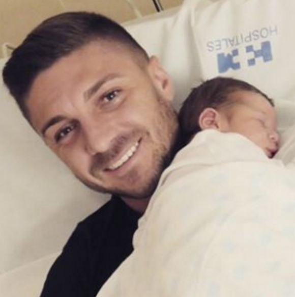 Guilherme Siqueira et son fils Arthur né le 18 novembre 2015. 