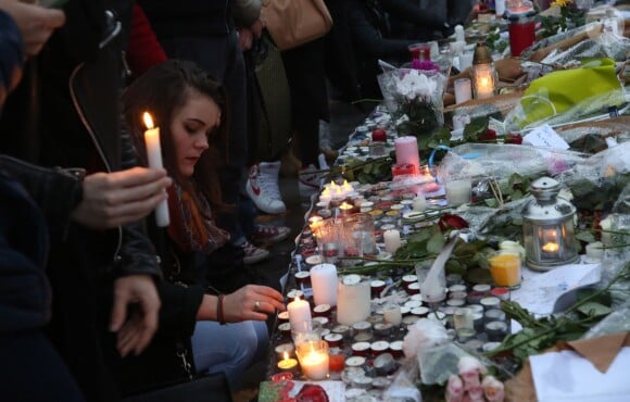 Illustration Place de la République - Illustration des hommages pour les victimes des attentats terroristes à Paris, le 17 novembre 2015. © Denis Guignebourg/Bestimage
