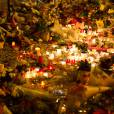 Hommages aux victimes de l'attentat terroriste du café "La Belle Equipe" au 92 rue de Charonne dans le 11ème arrondissement, à Paris le 15 novembre 2015. © Vincent Emery / Bestimage