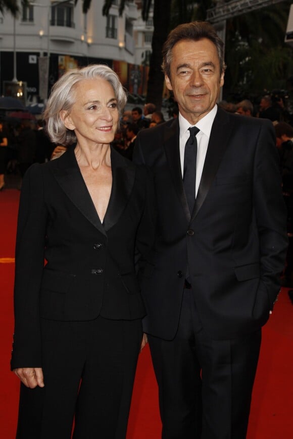 Michel Denisot et sa femme - Montée des marches pour la cérémonie de clôture du 65e festival de Cannes, le 27 mai 2012.