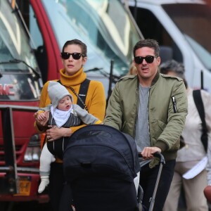 Liv Tyler et son compagnon Dave Gardner se promènent avec leur fils Sailor dans le quartier de Meatpacking District à New York. Le 30 octobre 2015