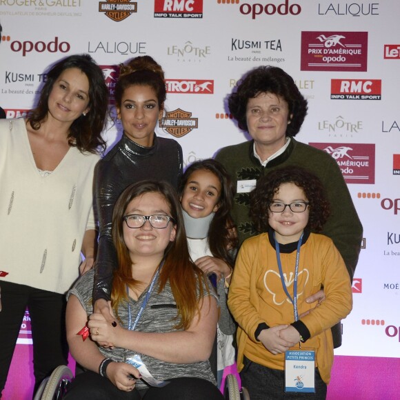 Faustine Bollaert et son mari Maxime Chattam, Tal et Dominique Bayle (cofondatrice de l'association Petits Princes), à la soirée de lancement de la 95e édition du Prix d'Amérique Opodo à l'Hippodrome de Paris-Vincennes, le 24 novembre 2015. ©Guirec Coadic