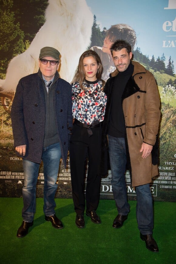 Tcheky Karyo, Margaux Chatelier et Thierry Neuvic lors de la première du film "Belle et Sébastien : l'aventure continue" au Gaumont Opéra-Capucines à Paris, le 29 novembre 2015.