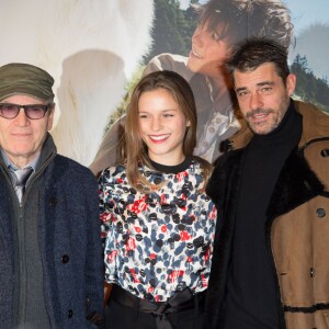 Tcheky Karyo, Margaux Chatelier et Thierry Neuvic lors de la première du film "Belle et Sébastien : l'aventure continue" au Gaumont Opéra-Capucines à Paris, le 29 novembre 2015.