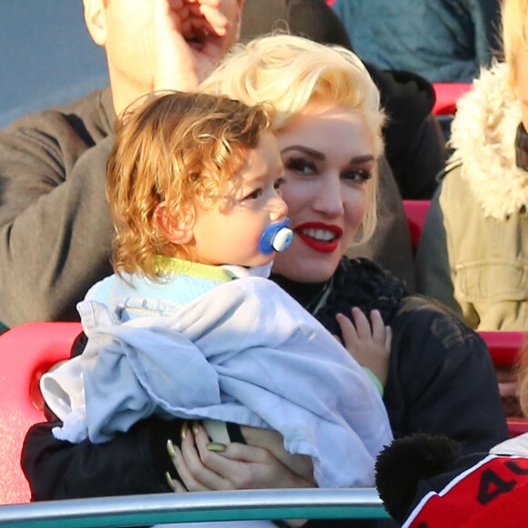 Gwen Stefani passe une journée à Disneyland avec ses enfants. Anaheim, le 27 novembre 2015.