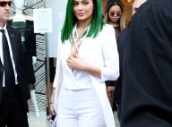 Kylie Jenner ose le vert et fait un carton, soutenue par Kris et Caitlyn réunies