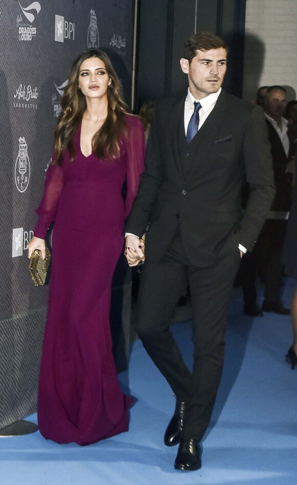 Iker Casillas et Sara Carbonero, enceinte, lors d'un gala à Porto le 30 novembre 2015.