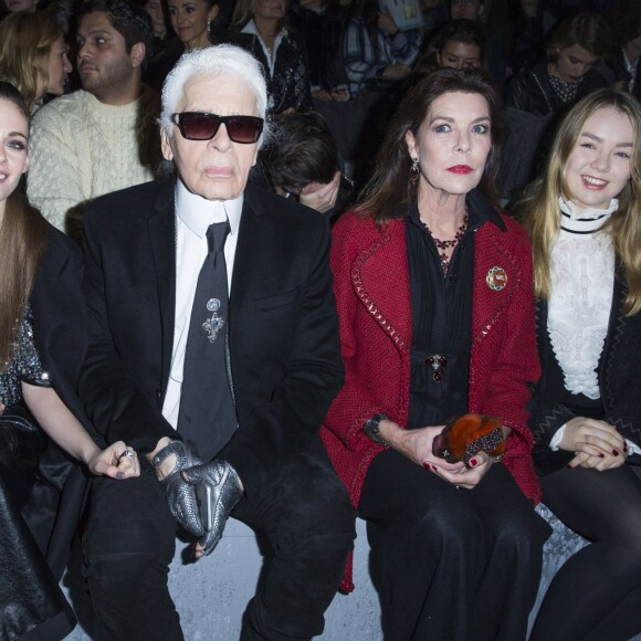 Karl Lagerfeld et Kristen Stewart avec la princesse Caroline de Hanovre et sa fille la princesse Alexandra de Hanovre - Front row lors de la présentation de la collection Chanel Métiers d'Art Paris-Rome aux studios Cinecitta à Rome, le 1er décembre 2015. © Olivier Borde/Bestimage