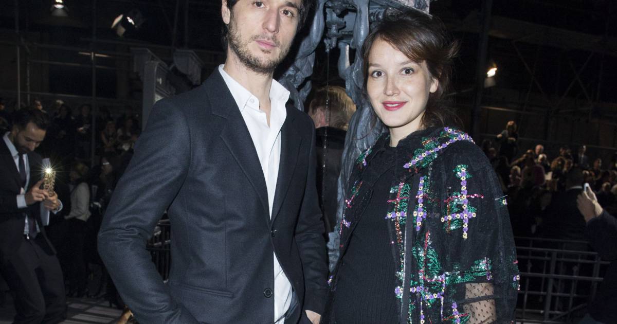 Qui Est Le Compagnon De Anaïs Demoustier Jérémie Elkaïm et sa compagne Anaïs Demoustier (enceinte) - Front row