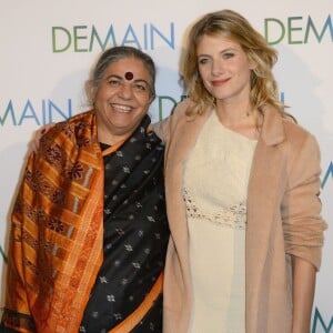 Vandana Shiva et Mélanie Laurent - Avant première du film "Demain" au cinéma UGC Normandie à Paris, le 1er décembre 2015.