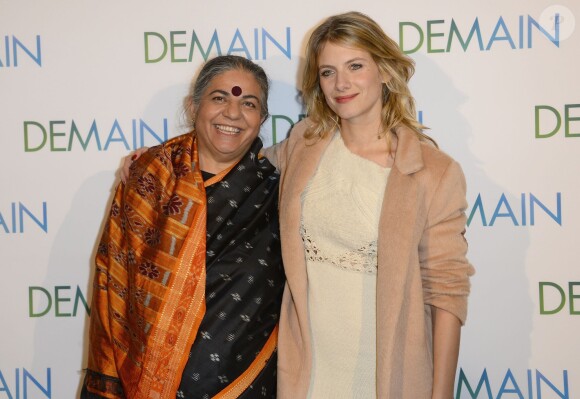 Vandana Shiva et Mélanie Laurent - Avant première du film "Demain" au cinéma UGC Normandie à Paris, le 1er décembre 2015.