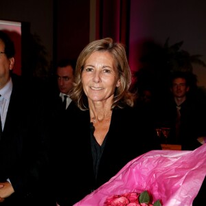 Claire Chazal - Soirée de remise des Prix de la Femme d'Influence à l'hôtel du Louvre à Paris, le 1er Décembre 2015. Ces prix récompensent pour la seconde fois cinq femmes dont le parcours remarquable est porteur de courage, de créativité, de responsabilité et de bienveillance. A cette occasion, Claire Chazal, dont c'était le 59ème anniversaire, a reçu un énorme bouquet de fleurs. © Dominique Jacovides / Bestimage