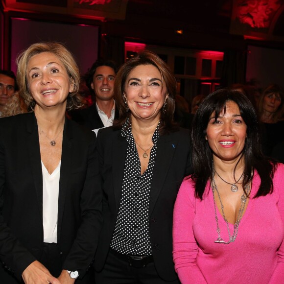 Valérie Pécresse, Martine Vassal, Samia Ghali - Soirée de remise des Prix de la Femme d'Influence à l'hôtel du Louvre à Paris, le 1er Décembre 2015. Ces prix récompensent pour la seconde fois cinq femmes dont le parcours remarquable est porteur de courage, de créativité, de responsabilité et de bienveillance. A cette occasion, Claire Chazal, dont c'était le 59ème anniversaire, a reçu un énorme bouquet de fleurs. © Dominique Jacovides / Bestimage