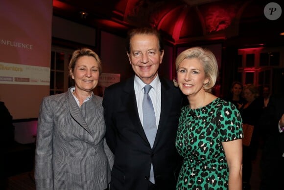 Dominique Perben et sa femme Corinne, Patricia Chapelotte, Présidente du club Génération Femme d'Influence - Soirée de remise des Prix de la Femme d'Influence à l'hôtel du Louvre à Paris, le 1er Décembre 2015. Ces prix récompensent pour la seconde fois cinq femmes dont le parcours remarquable est porteur de courage, de créativité, de responsabilité et de bienveillance. A cette occasion, Claire Chazal, dont c'était le 59ème anniversaire, a reçu un énorme bouquet de fleurs. © Dominique Jacovides / Bestimage