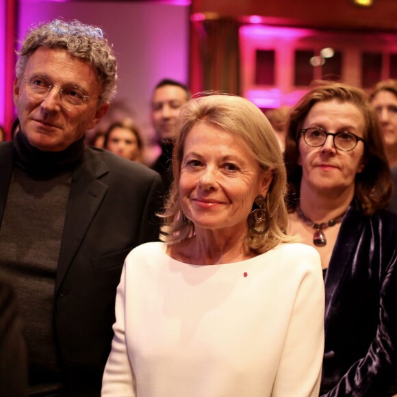 Nelson Monfort, Sophie de Menthon -Soirée de remise des Prix de la Femme d'Influence à l'hôtel du Louvre à Paris, le 1er Décembre 2015. Ces prix récompensent pour la seconde fois cinq femmes dont le parcours remarquable est porteur de courage, de créativité, de responsabilité et de bienveillance. A cette occasion, Claire Chazal, dont c'était le 59ème anniversaire, a reçu un énorme bouquet de fleurs. © Dominique Jacovides / Bestimage