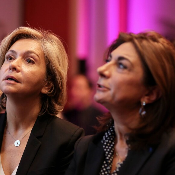 Valérie Pécresse, Martine Vassal - Soirée de remise des Prix de la Femme d'Influence à l'hôtel du Louvre à Paris, le 1er Décembre 2015. Ces prix récompensent pour la seconde fois cinq femmes dont le parcours remarquable est porteur de courage, de créativité, de responsabilité et de bienveillance. A cette occasion, Claire Chazal, dont c'était le 59ème anniversaire, a reçu un énorme bouquet de fleurs. © Dominique Jacovides / Bestimage