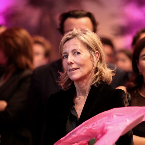 Claire Chazal - Soirée de remise des Prix de la Femme d'Influence à l'hôtel du Louvre à Paris, le 1er Décembre 2015. Ces prix récompensent pour la seconde fois cinq femmes dont le parcours remarquable est porteur de courage, de créativité, de responsabilité et de bienveillance. A cette occasion, Claire Chazal, dont c'était le 59ème anniversaire, a reçu un énorme bouquet de fleurs. © Dominique Jacovides / Bestimage