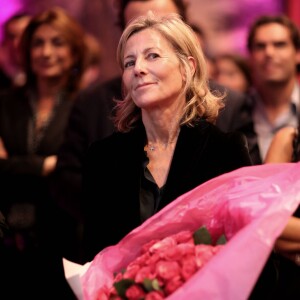 Claire Chazal - Soirée de remise des Prix de la Femme d'Influence à l'hôtel du Louvre à Paris, le 1er Décembre 2015. Ces prix récompensent pour la seconde fois cinq femmes dont le parcours remarquable est porteur de courage, de créativité, de responsabilité et de bienveillance. A cette occasion, Claire Chazal, dont c'était le 59ème anniversaire, a reçu un énorme bouquet de fleurs. © Dominique Jacovides / Bestimage