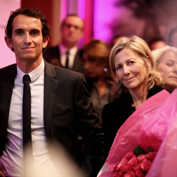 Alexandre Bompard, Claire Chazal - Soirée de remise des Prix de la Femme d'Influence à l'hôtel du Louvre à Paris, le 1er Décembre 2015. Ces prix récompensent pour la seconde fois cinq femmes dont le parcours remarquable est porteur de courage, de créativité, de responsabilité et de bienveillance. A cette occasion, Claire Chazal, dont c'était le 59ème anniversaire, a reçu un énorme bouquet de fleurs. © Dominique Jacovides / Bestimage