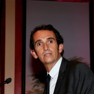 Alexandre Bompard - Soirée de remise des Prix de la Femme d'Influence à l'hôtel du Louvre à Paris, le 1er Décembre 2015. Ces prix récompensent pour la seconde fois cinq femmes dont le parcours remarquable est porteur de courage, de créativité, de responsabilité et de bienveillance. A cette occasion, Claire Chazal, dont c'était le 59ème anniversaire, a reçu un énorme bouquet de fleurs. © Dominique Jacovides / Bestimage