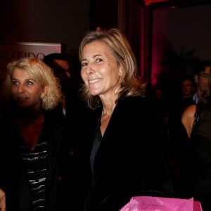 Claire Chazal - Soirée de remise des Prix de la Femme d'Influence à l'hôtel du Louvre à Paris, le 1er Décembre 2015. Ces prix récompensent pour la seconde fois cinq femmes dont le parcours remarquable est porteur de courage, de créativité, de responsabilité et de bienveillance. A cette occasion, Claire Chazal, dont c'était le 59ème anniversaire, a reçu un énorme bouquet de fleurs. © Dominique Jacovides / Bestimage