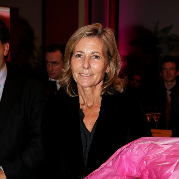 Claire Chazal - Soirée de remise des Prix de la Femme d'Influence à l'hôtel du Louvre à Paris, le 1er Décembre 2015. Ces prix récompensent pour la seconde fois cinq femmes dont le parcours remarquable est porteur de courage, de créativité, de responsabilité et de bienveillance. A cette occasion, Claire Chazal, dont c'était le 59ème anniversaire, a reçu un énorme bouquet de fleurs. © Dominique Jacovides / Bestimage