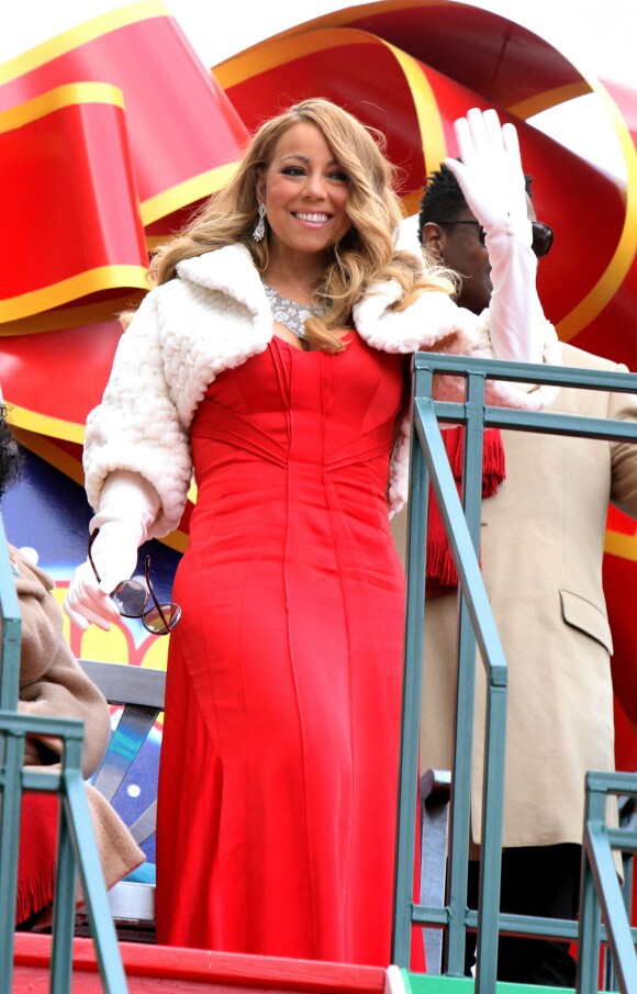 Mariah Carey apparaît sur un char de la parade de Thanksgiving à New York le 26 novembre 2015. © CPA