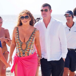 Mariah Carey et James Packer débarquent de l'Arctic le 1er juillet 2015.