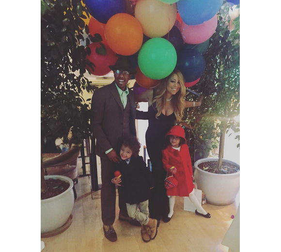 Mariah Carey, son futur ex-mari Nick Cannon et leurs enfants Monroe et Morrocan lors de Thanksgivigin / photo postée sur Instagram, le 26 novembre 2015.