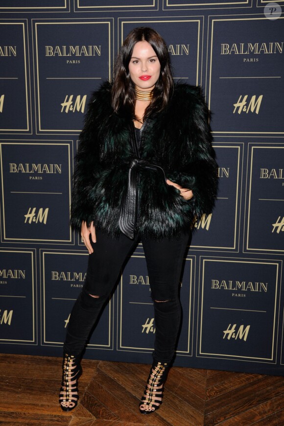Atlanta de Cadenet assiste à la soirée de lancement de la collection Balmain x H&M à Paris. Le 3 novembre 2015.