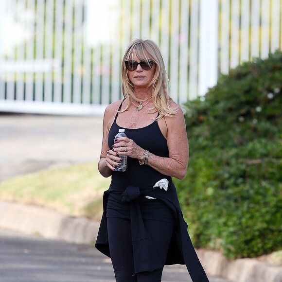 Exclusif - Goldie Hawn fait son jogging à Brentwood le 5 décembre 2015.