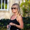 Exclusif - Goldie Hawn porte une alliance à l'annulaire gauche, signe que l'actrice est bel et bien fiancée à Kurt Russell. Elle faisait ici son jogging à Brentwood le 5 décembre 2015.