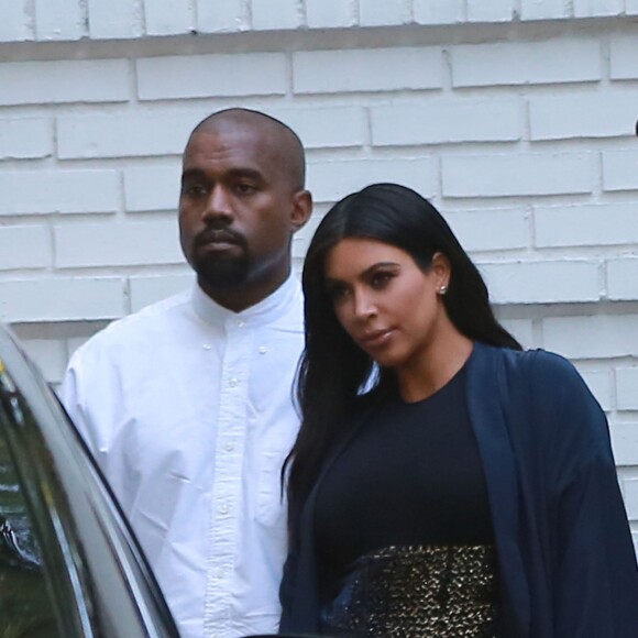 Kim Kardashian enceinte et son mari Kanye West à la sortie du défilé Vogue au Chateau Marmont à Hollywood, le 20 octobre 2015.