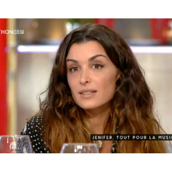 Jenifer se confie dans C à vous le 4/12/15 sur France 5