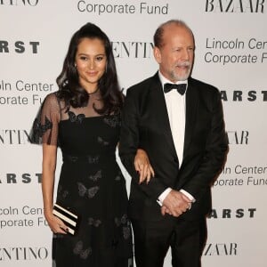 Emma Heming et son mari Bruce Willis assistent au gala "An Evening Honoring Valentino" organisé par le Lincoln Center Corporate Fund, à l'Alice Tully Hall. New York, le 7 décembre 2015.