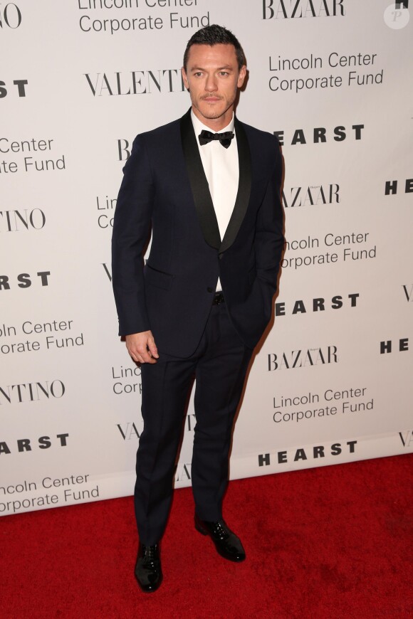 Luke Evans assiste au gala "An Evening Honoring Valentino" organisé par le Lincoln Center Corporate Fund, à l'Alice Tully Hall. New York, le 7 décembre 2015.