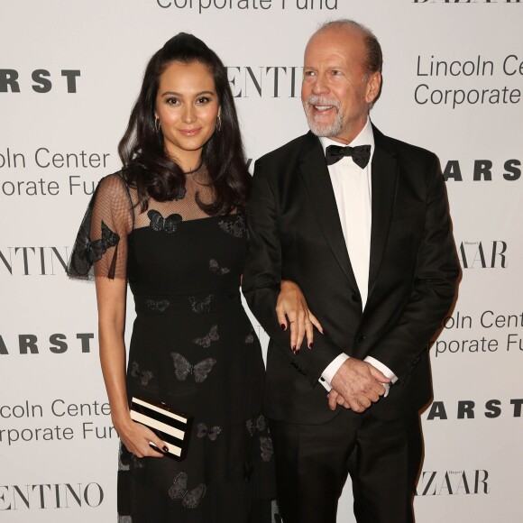 Emma Heming et son mari Bruce Willis assistent au gala "An Evening Honoring Valentino" organisé par le Lincoln Center Corporate Fund, à l'Alice Tully Hall. New York, le 7 décembre 2015.