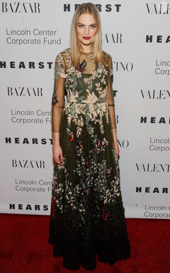 Le mannequin Vanessa Axente assiste au gala "An Evening Honoring Valentino" organisé par le Lincoln Center Corporate Fund, à l'Alice Tully Hall. New York, le 7 décembre 2015.
