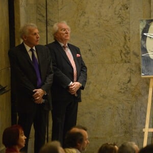 Patrick Poivre d'Arvor et Alain Duault - Concert caritatif "Hommage à Solenn" au bénéfice de la Maison de Solenn sous l'égide de la Fondation Hôpitaux de Paris - Hôpitaux de France au théâtre des Champs-Elysées à Paris, le 9 décembre 2015. Soirée présentée par PPDA et Alain Duault, sous le parrainage de B. Chirac, avec le concours de l'orchestre de la Garde Républicaine et du choeur de l'Armée française. 20 ans après la disparition de Solenn Poivre d'Arvor, qui inspirera la création de la première maison des adolescents "la Maison de Solenn", son père PPDA a organisé ce concert classique en son honneur avec la collaboration d'artistes prestigieux du monde musical. La recette de cette soirée sera entièrement reversée au profit de "la Maison de Solenn". Le concert sera retransmis le 14 décembre prochain à l'antenne de Radio Classique. © Guirec Coadic