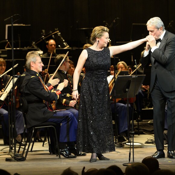 Ruggero Raimondi - Concert caritatif "Hommage à Solenn" au bénéfice de la Maison de Solenn sous l'égide de la Fondation Hôpitaux de Paris - Hôpitaux de France au théâtre des Champs-Elysées à Paris, le 9 décembre 2015. Soirée présentée par PPDA et Alain Duault, sous le parrainage de B. Chirac, avec le concours de l'orchestre de la Garde Républicaine et du choeur de l'Armée française. 20 ans après la disparition de Solenn Poivre d'Arvor, qui inspirera la création de la première maison des adolescents "la Maison de Solenn", son père PPDA a organisé ce concert classique en son honneur avec la collaboration d'artistes prestigieux du monde musical. La recette de cette soirée sera entièrement reversée au profit de "la Maison de Solenn". Le concert sera retransmis le 14 décembre prochain à l'antenne de Radio Classique. © Guirec Coadic