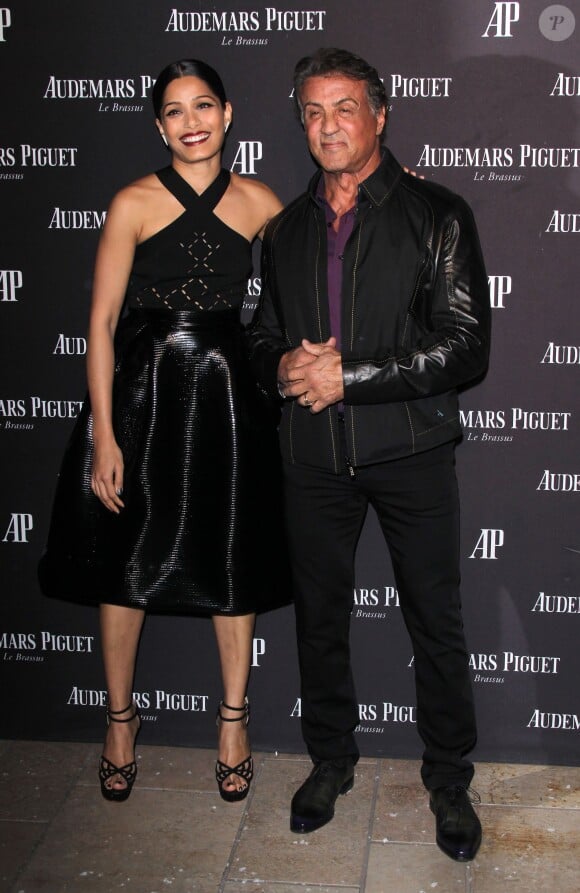 Freida Pinto et Sylvester Stallone assistent à la soirée d'inauguration du nouveau magasin Audermars Piguet, au 254 Rodeo Drive. Beverly Hills, Los Angeles, le 9 décembre 2015.