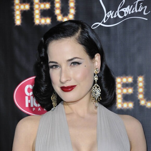 Dita Von Teese à la première du nouveau spectacle Feu au Crazy Horse à Paris, le 12 mars 2012