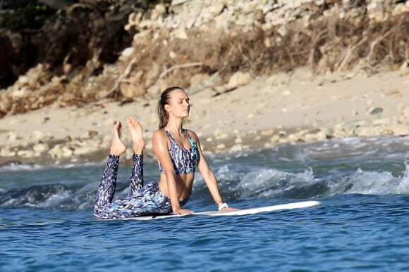 Josephine Skriver lors d'un shooting à Saint-Barthélemy, le 9 décembre 2015.