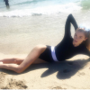 Jaime King joue les sirènes sur une plage de Miami / photo postée sur Instagram au mois de décembre 2015.