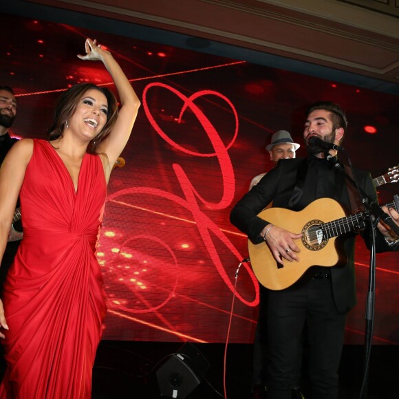 Exclusif - Eva Longoria (robe Monsoori, bijoux Messika), Kendji Girac - Dîner du Global Gift Gala au profit de L'Unicef France Frimousses de Créateurs, de The Global Gift Foundation et The Eva Longoria Foundation, organisé au Four Seasons Hôtel George V à Paris, le 25 mai 2015.