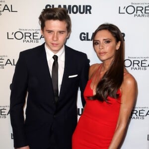 Victoria Beckham et son fils Brooklyn aux Glamour Women Of The Year Awards à New York, le 9 novembre 2015